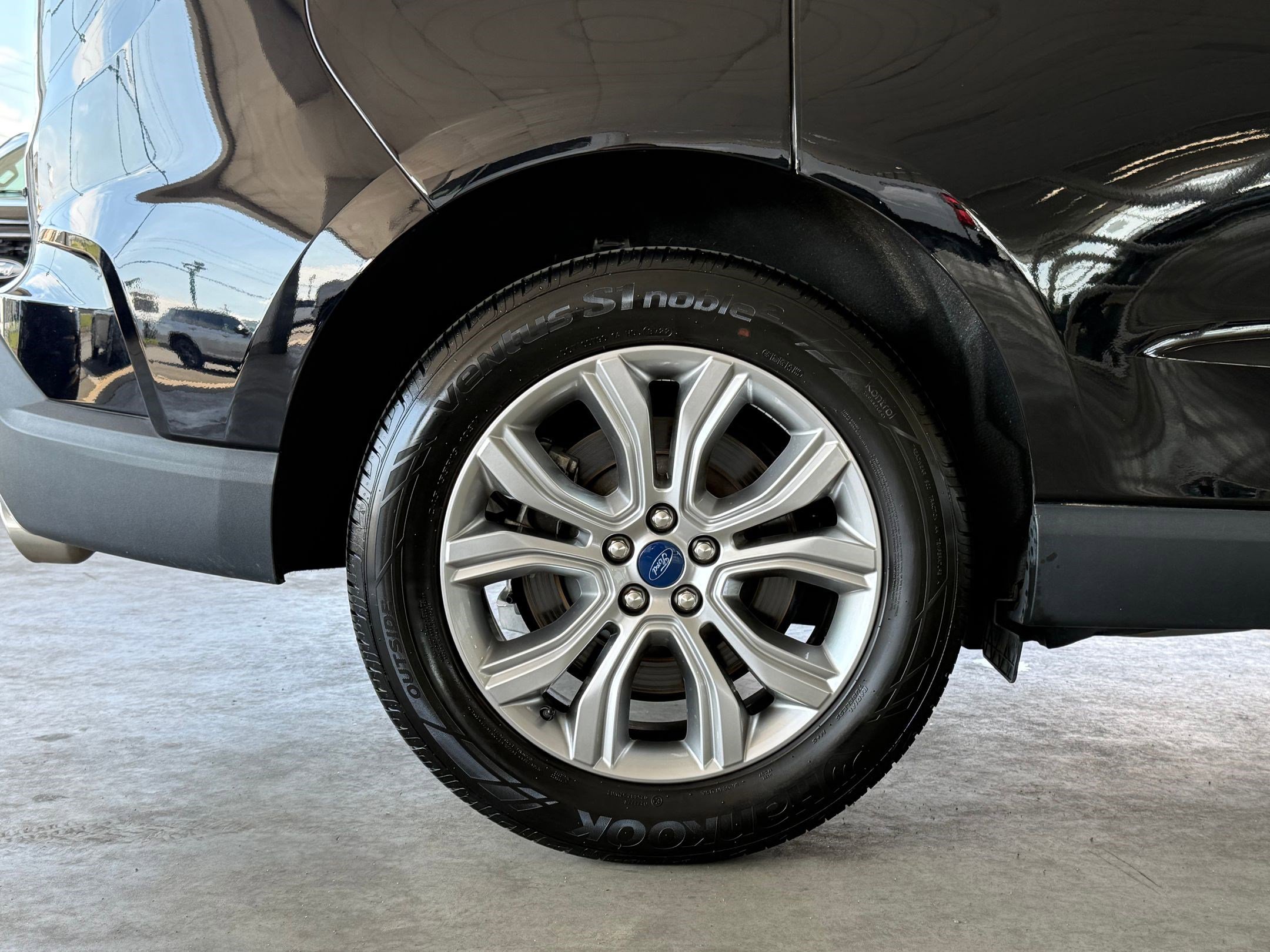 Certified 2022 Ford Edge Titanium w/ Cargo Accessory Package image 12