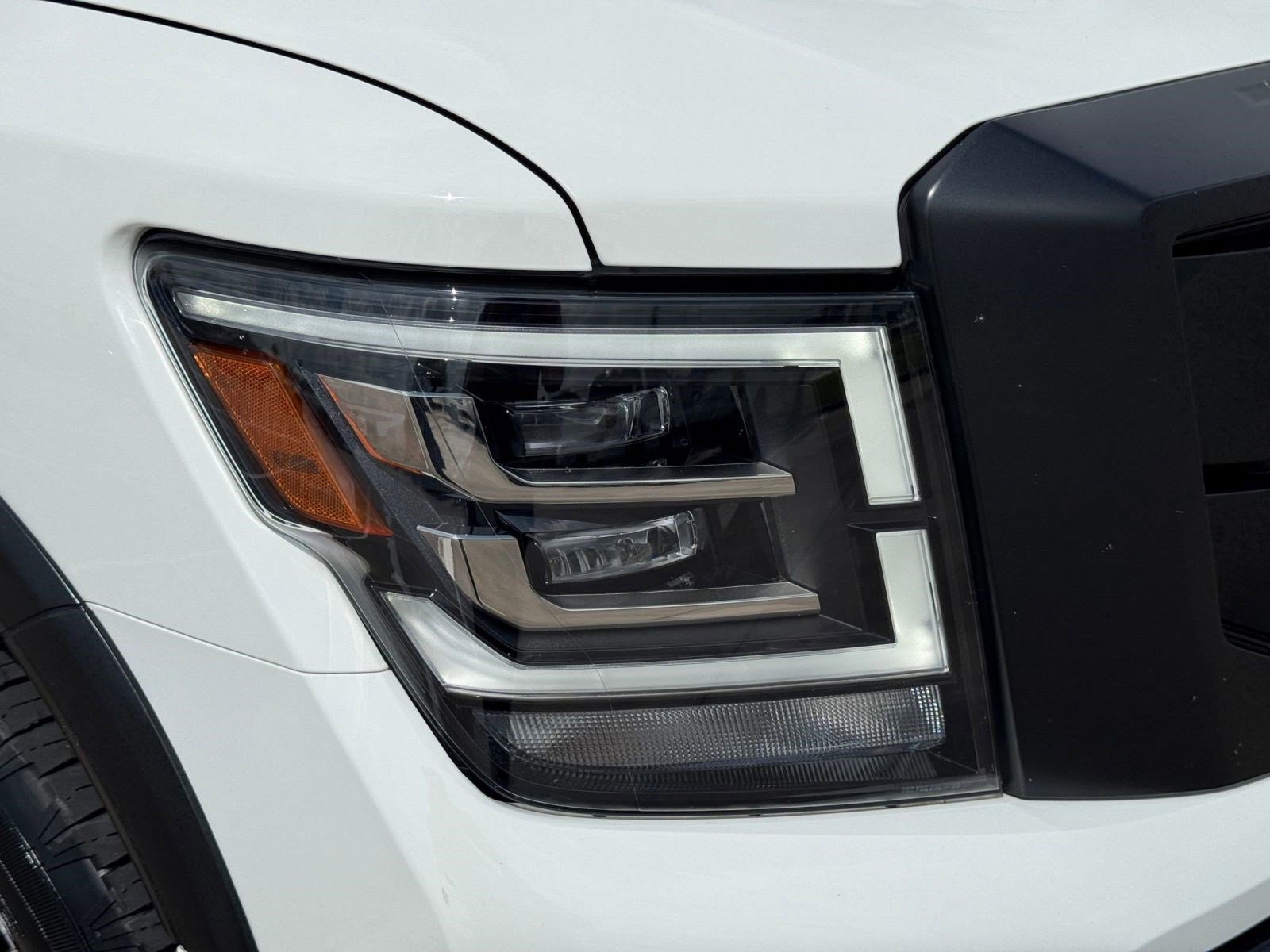Used 2024 Nissan Titan PRO-4X w/ Pro-4x Convenience Package image 10