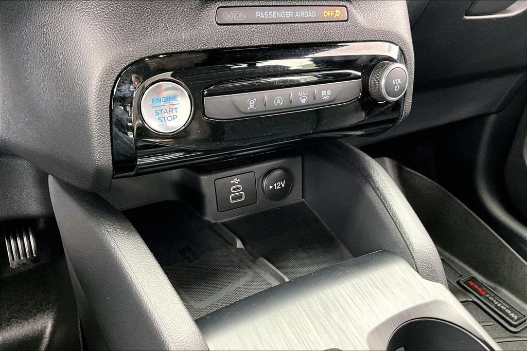 Certified 2025 Ford Escape ST-Line Elite AWD/4WD image 32