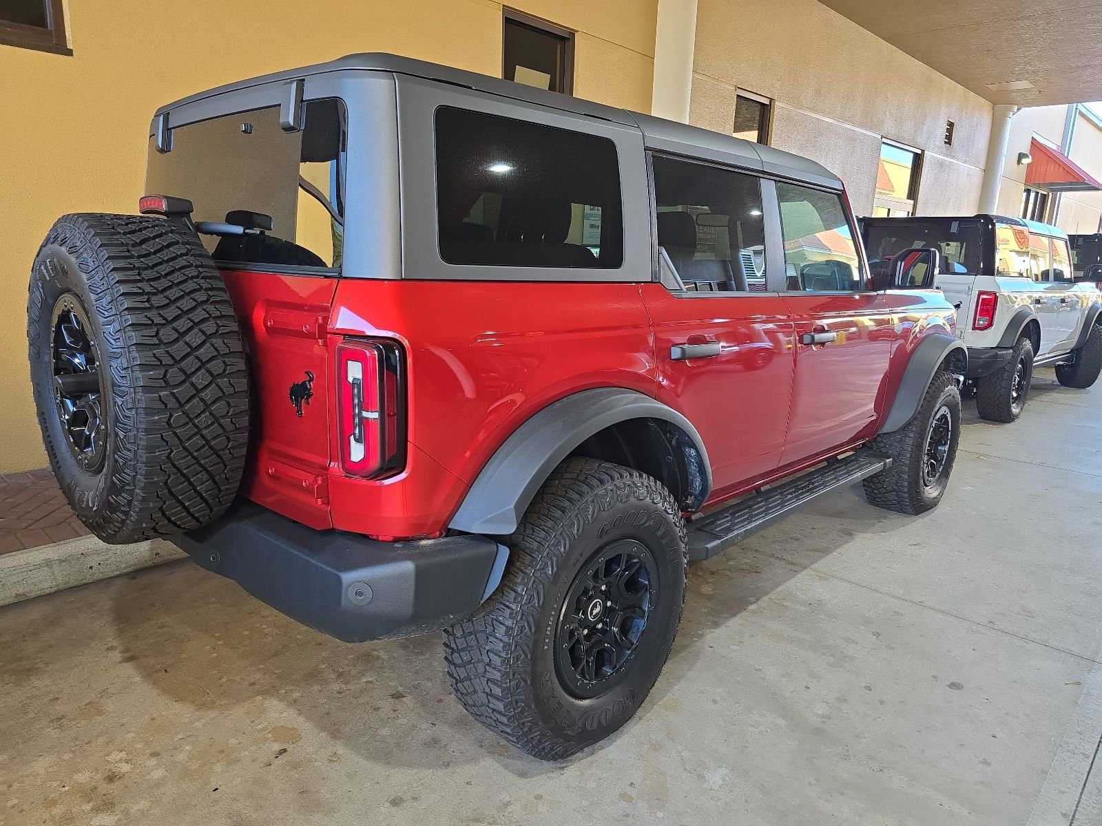 Certified 2024 Ford Bronco Wildtrak AWD/4WD image 3