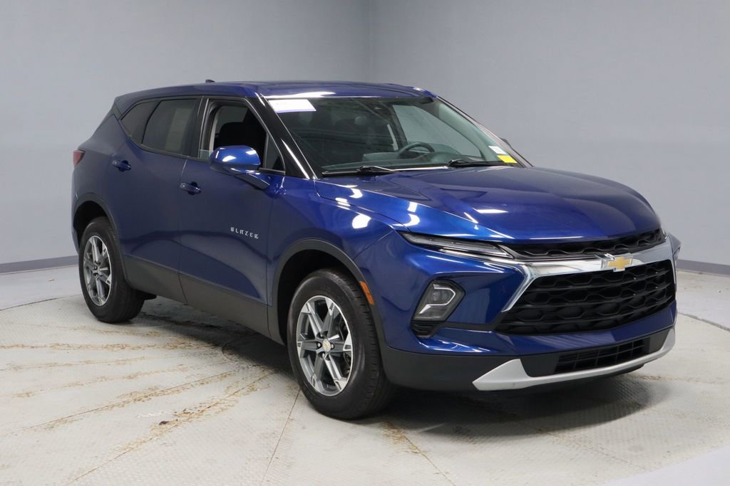 Used 2023 Chevrolet Blazer LT w/ Driver Confidence Package AWD/4WD image 1