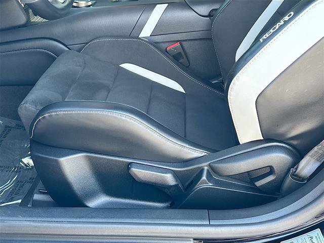Certified 2021 Ford Mustang Shelby GT500 w/ Carbon Fiber Track Pack RWD image 21