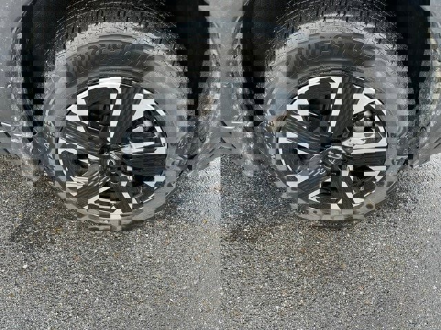 Used 2025 Nissan Kicks SV image 9