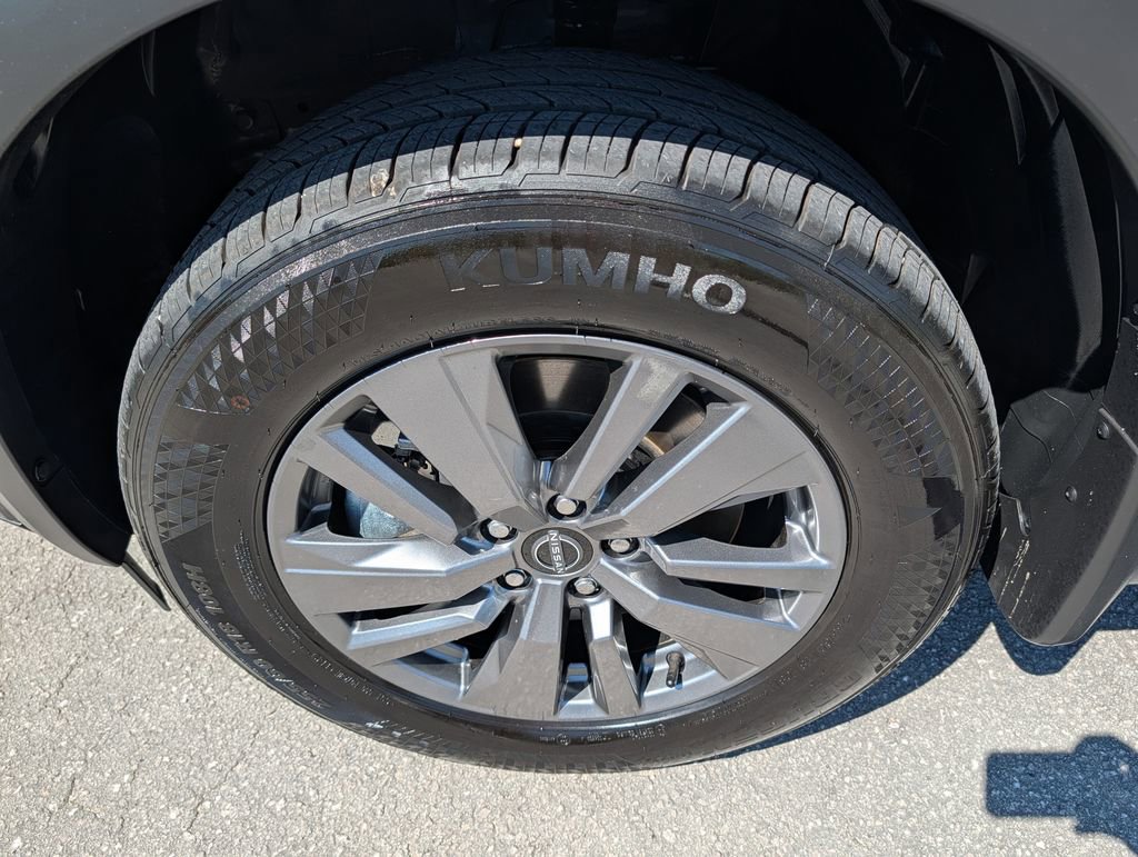 Used 2025 Nissan Pathfinder SV FWD image 32