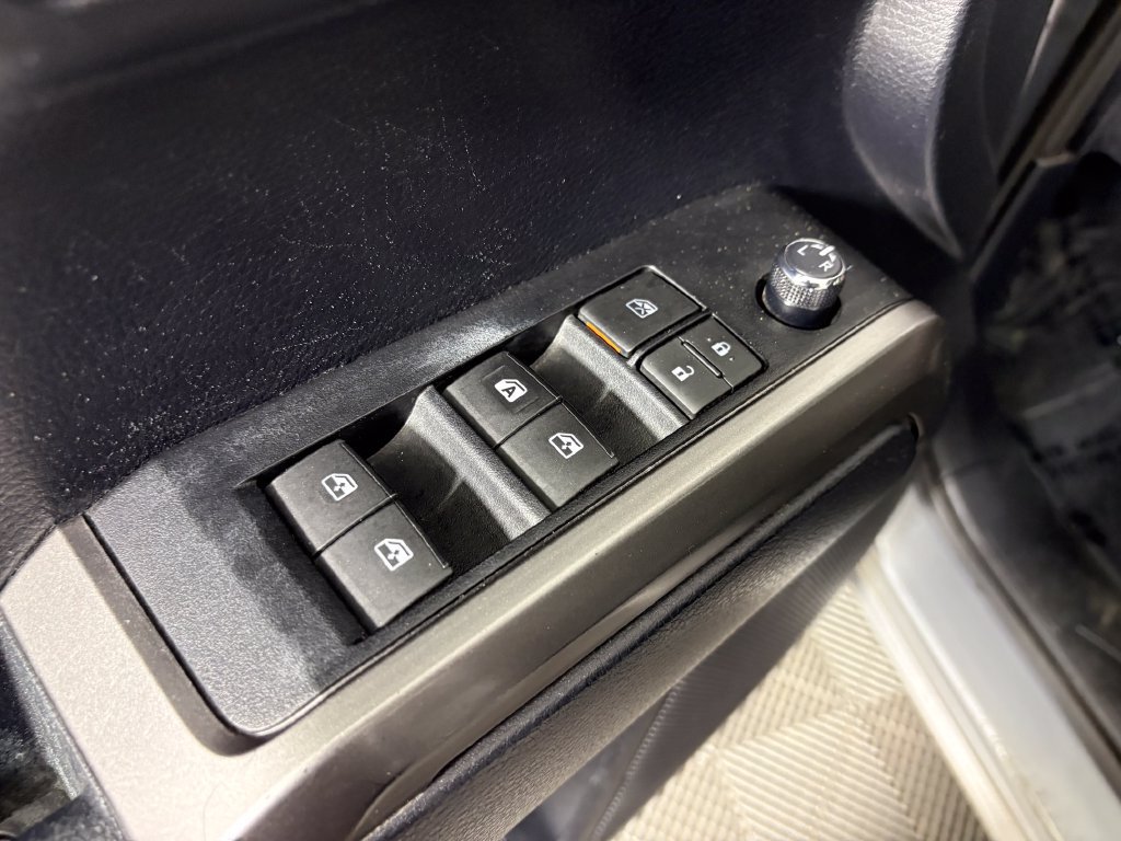 Used 2018 Toyota Tacoma SR5 RWD image 12