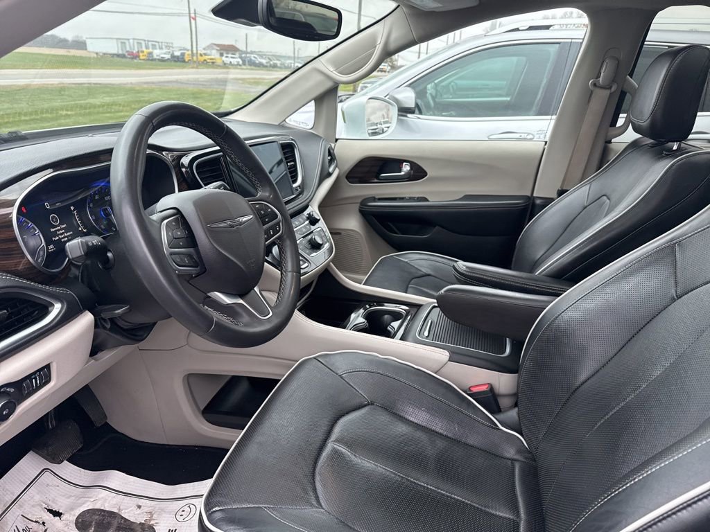 Used 2022 Chrysler Pacifica Limited image 5