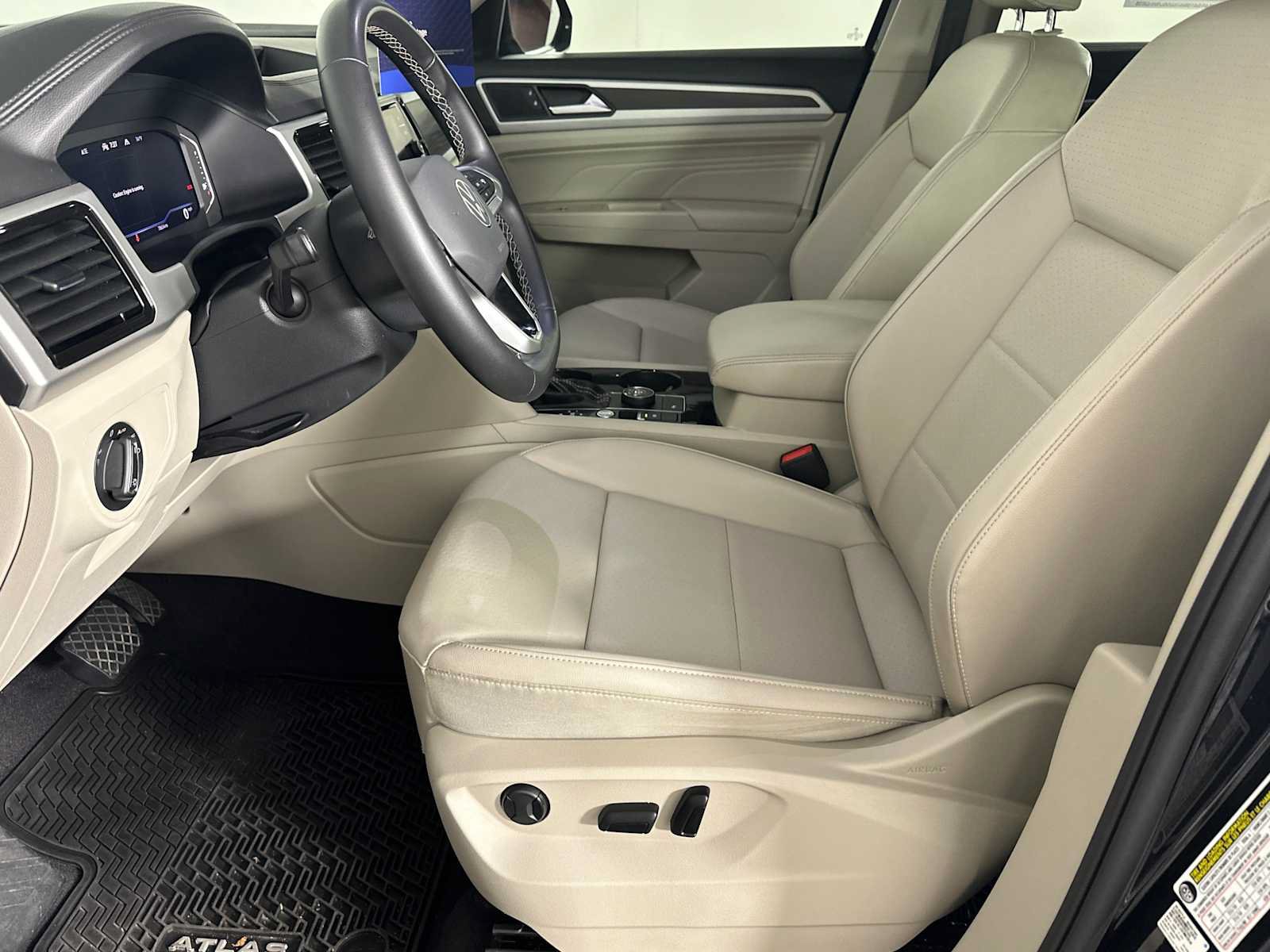 Used 2022 Volkswagen Atlas SE w/ Black Wheel Package AWD/4WD image 8