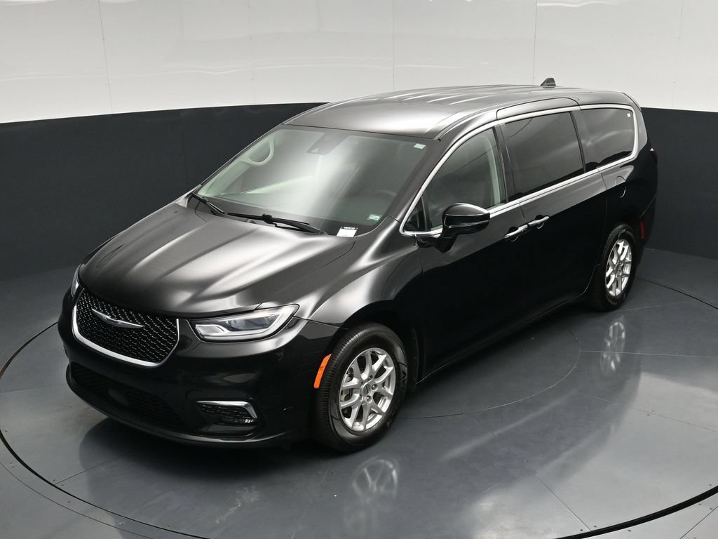 Used 2024 Chrysler Pacifica Touring-L FWD image 48