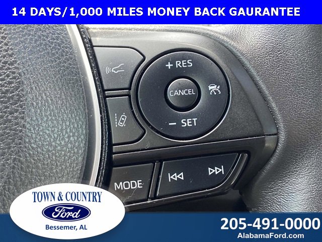 Used 2021 Toyota RAV4 XLE Premium image 16