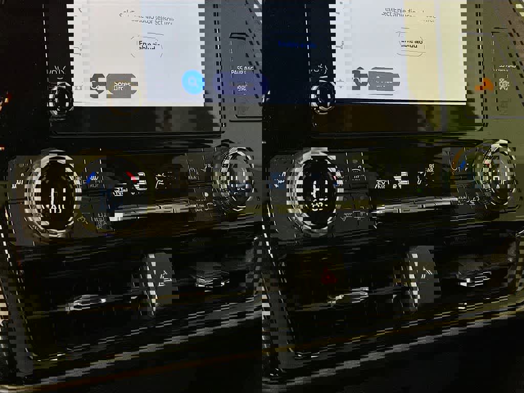 Used 2023 Toyota Highlander XLE image 18