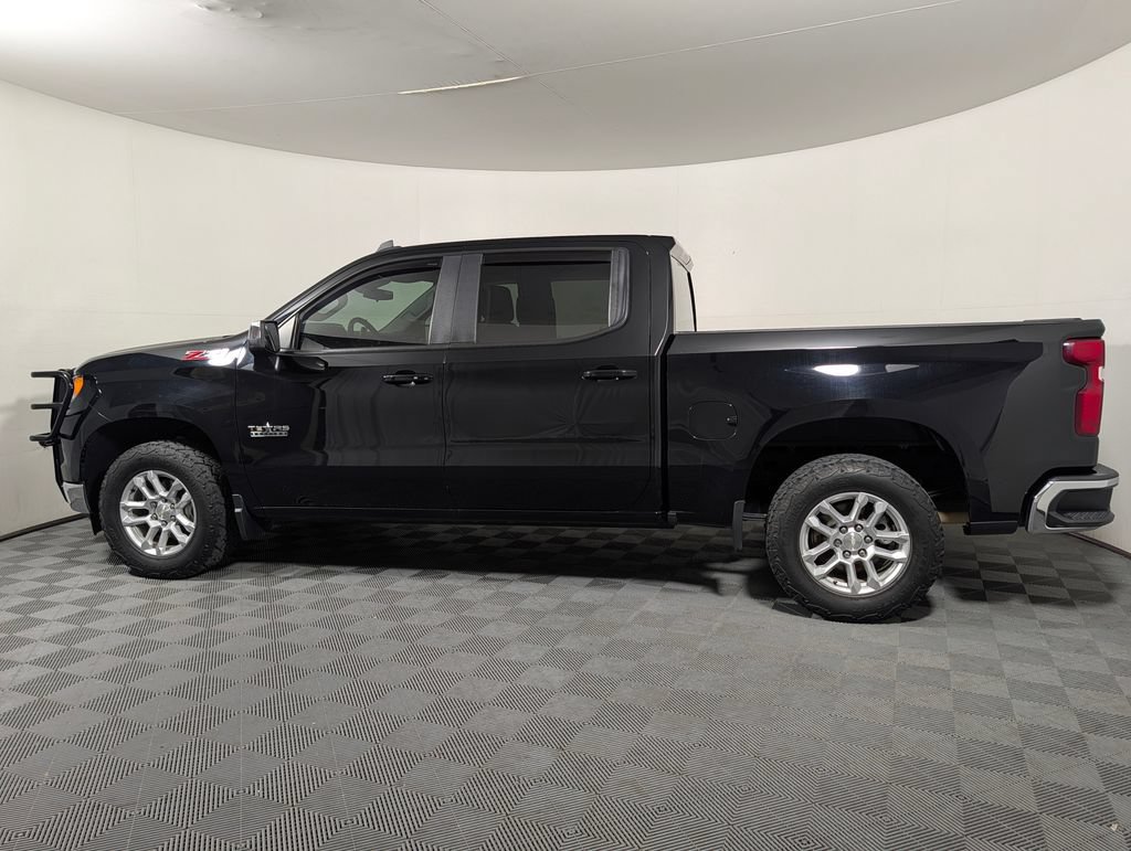 Used 2022 Chevrolet Silverado 1500 LT w/ Z71 Off-Road Package AWD/4WD image 5