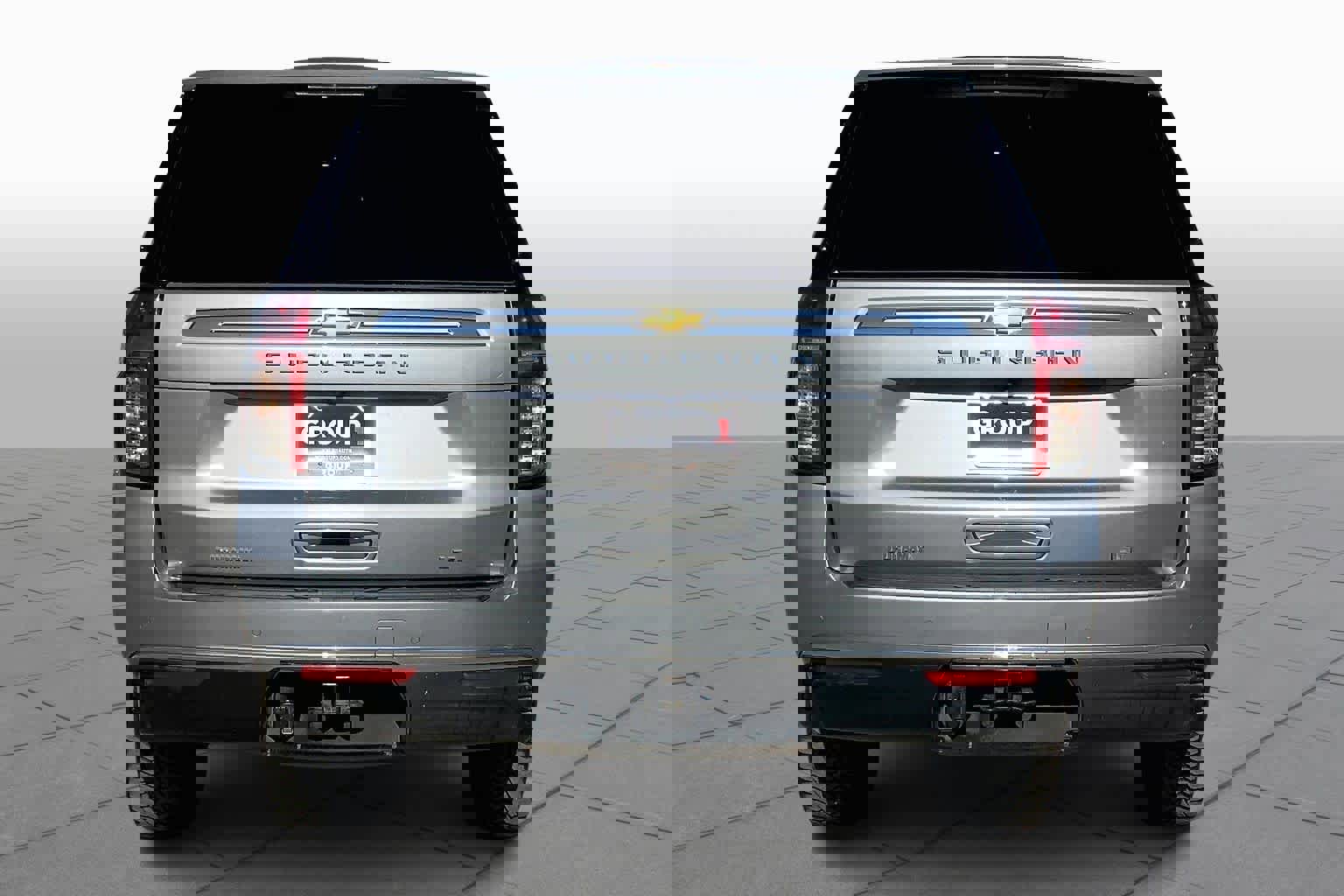 Used 2023 Chevrolet Suburban LT w/ Luxury Package image 4