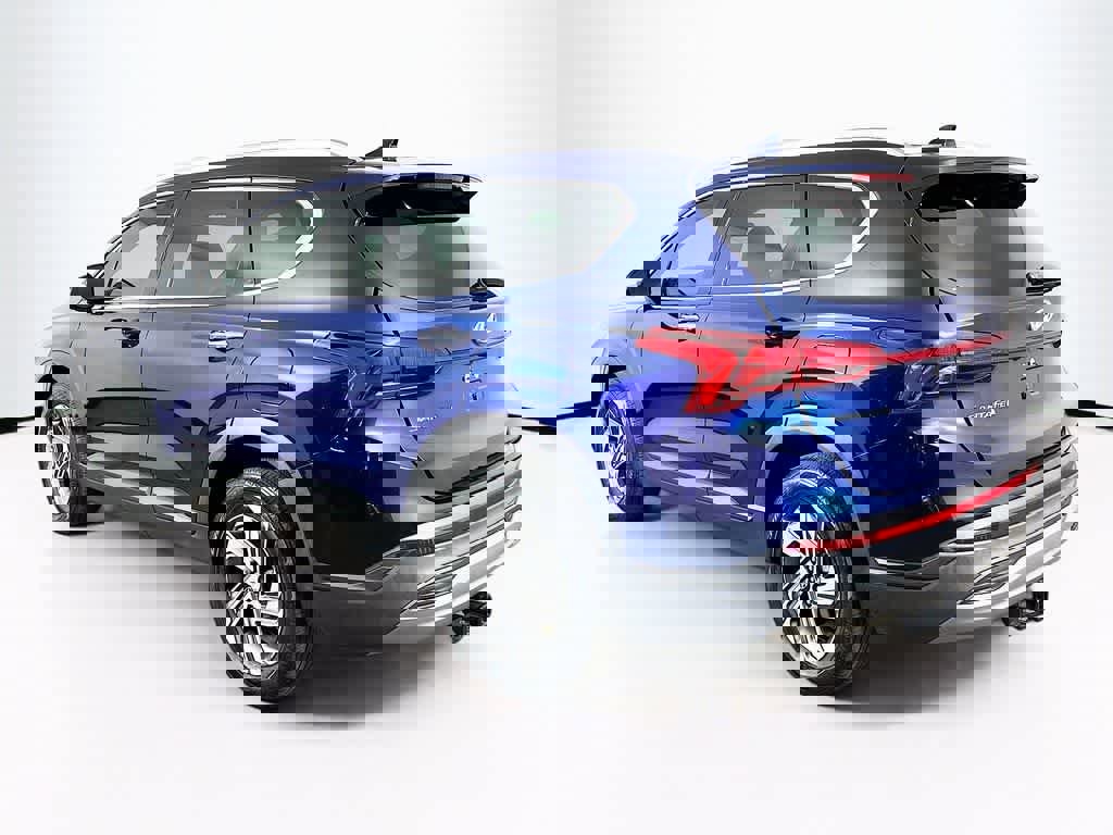 Used 2023 Hyundai Santa Fe SEL FWD image 3