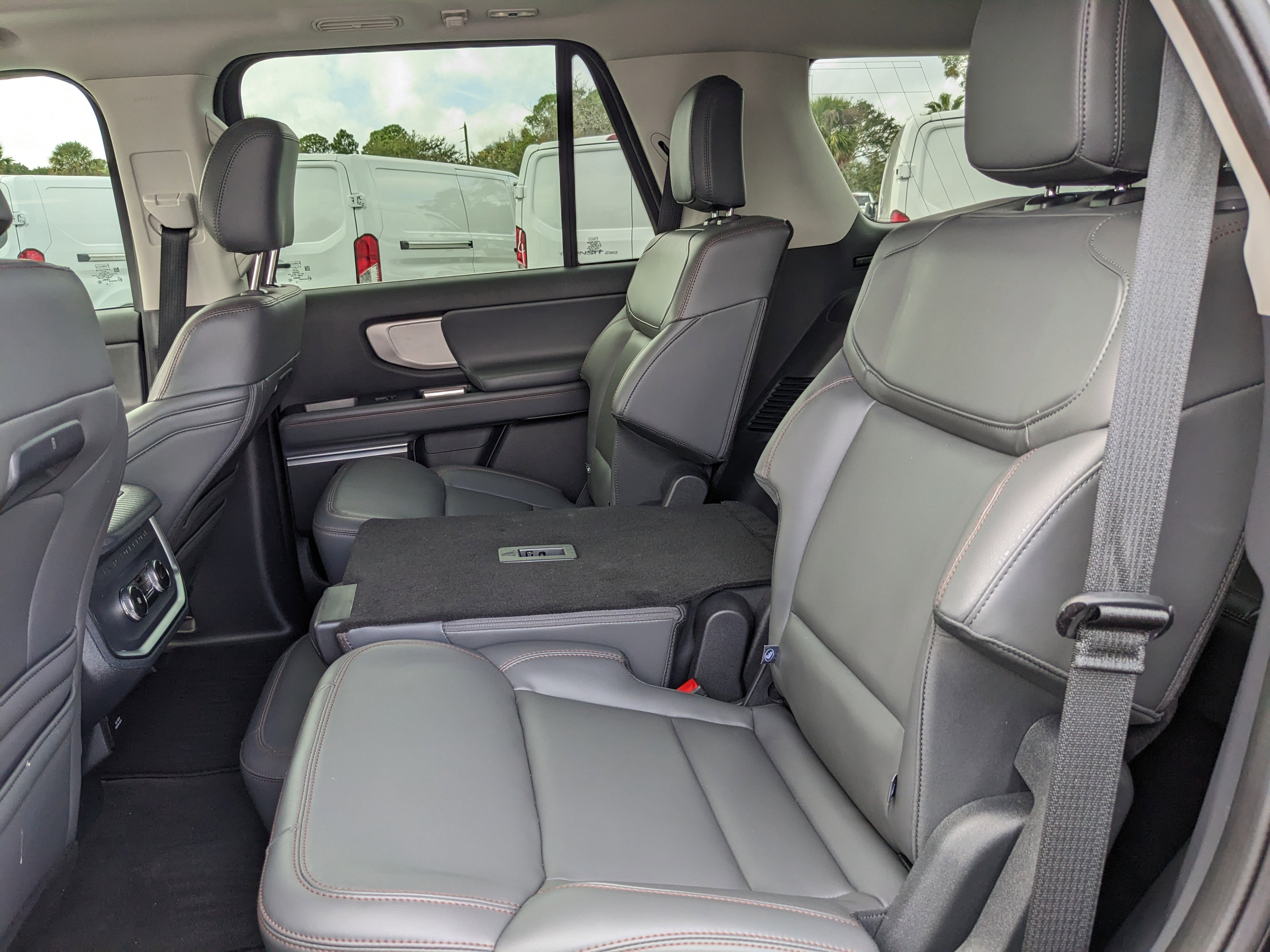 Certified 2025 Ford Expedition Active image 19