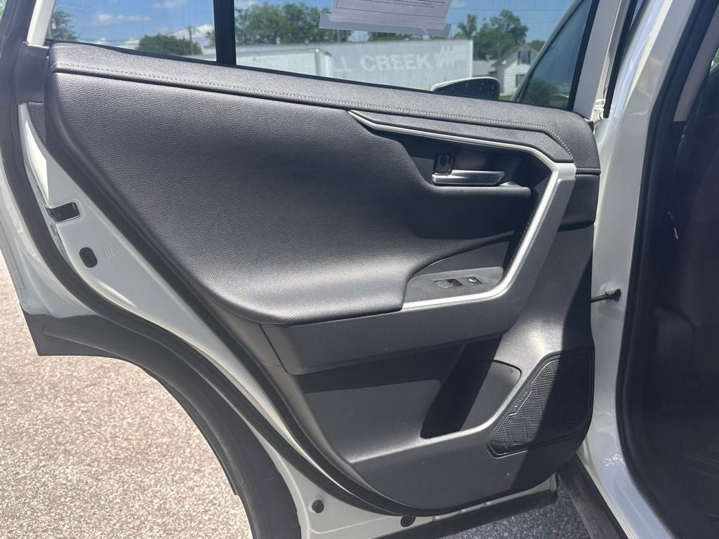 Used 2022 Toyota RAV4 Limited AWD/4WD image 18