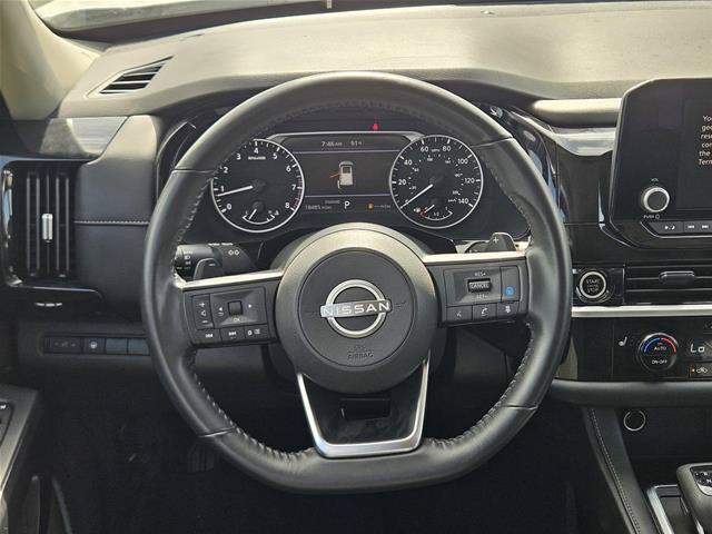 Used 2024 Nissan Pathfinder SV FWD image 14