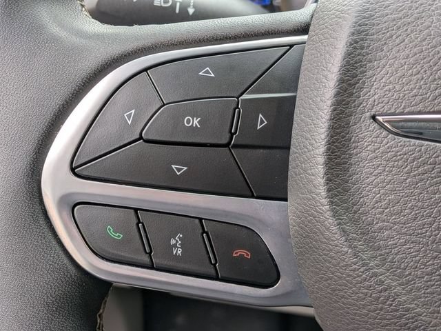 Used 2024 Chrysler Pacifica Touring-L FWD image 19