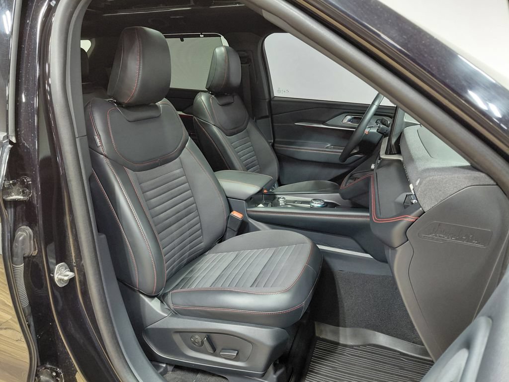 Certified 2025 Ford Explorer ST-Line w/ Premium Package AWD/4WD image 27