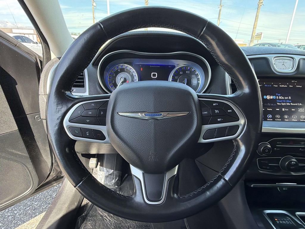 Used 2022 Chrysler 300 Touring L image 9