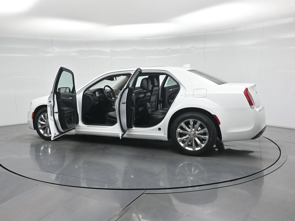 Used 2020 Chrysler 300 Limited AWD/4WD image 34