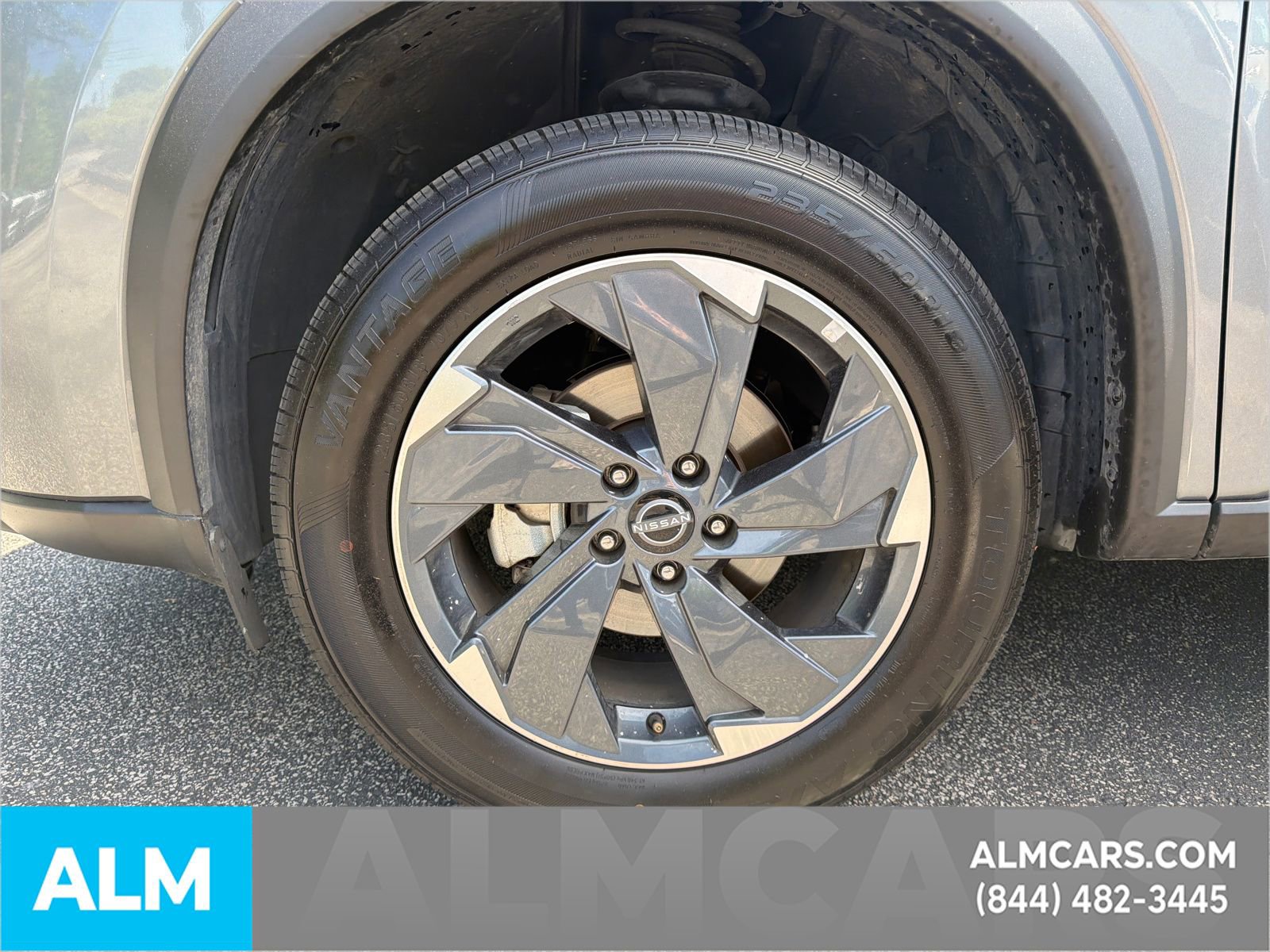 Used 2025 Nissan Rogue SV FWD image 12