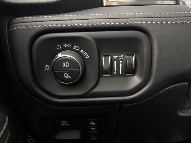 Used 2020 RAM 1500 Limited w/ Black Appearance Package AWD/4WD image 20