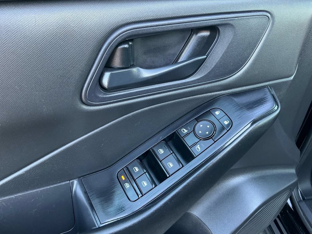 Used 2024 Nissan Rogue S FWD image 16