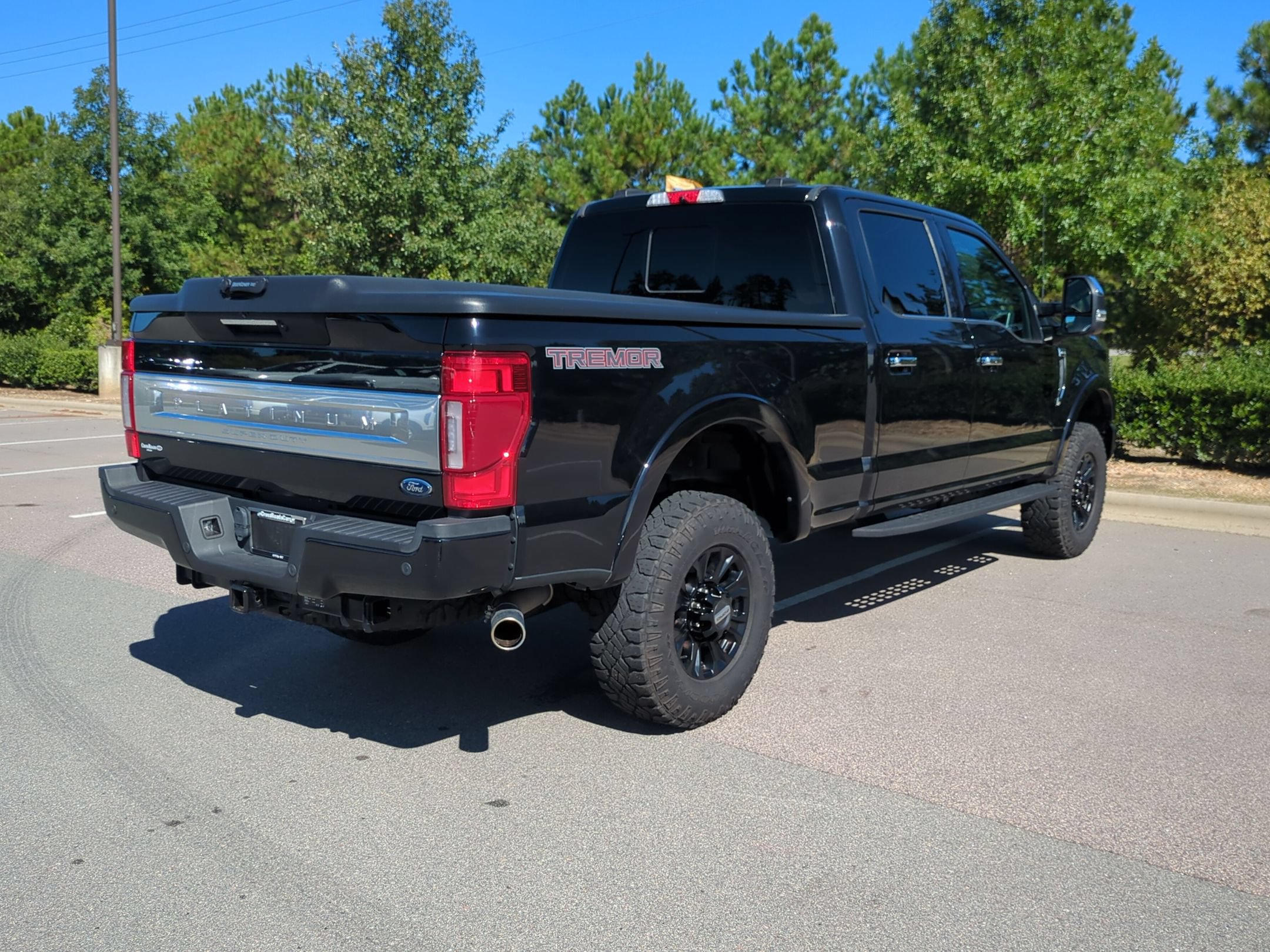 Certified 2022 Ford F250 Platinum w/ Tremor Off-Road Package AWD/4WD image 4