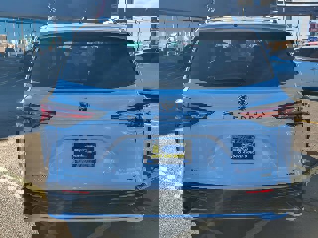 Used 2025 Toyota Sienna XSE image 3