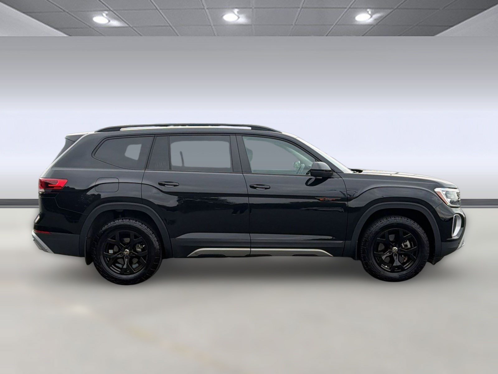 Used 2024 Volkswagen Atlas Peak Edition SE AWD/4WD image 8