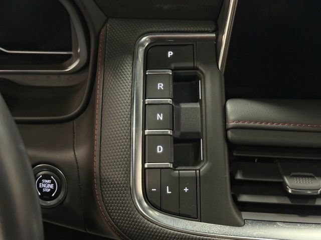 Used 2022 Chevrolet Suburban RST w/ Luxury Package image 18