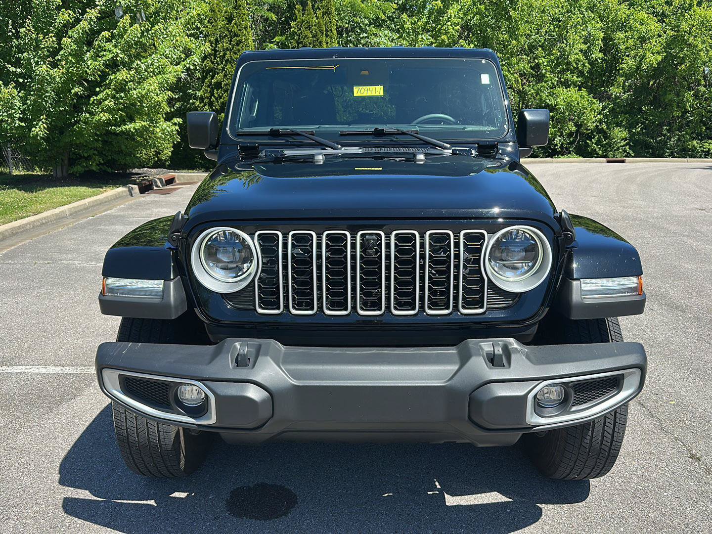 Used 2024 Jeep Wrangler Unlimited Sahara w/ Technology Group AWD/4WD image 8
