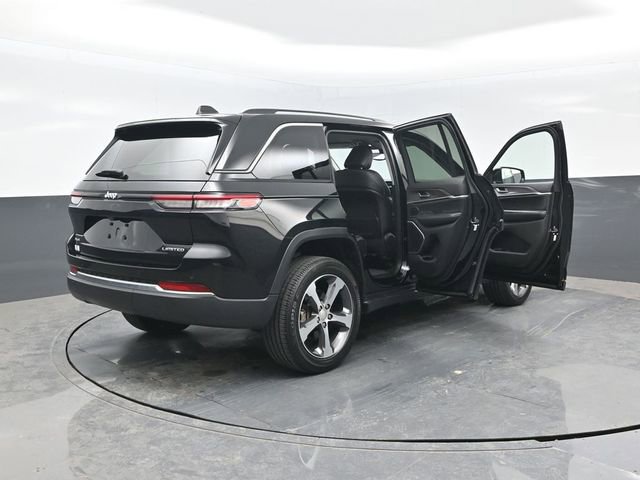 Used 2023 Jeep Grand Cherokee Limited AWD/4WD image 31