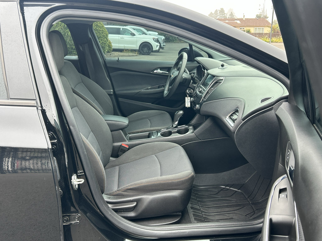 Used 2019 Chevrolet Cruze LS w/ LS Convenience Package FWD image 27