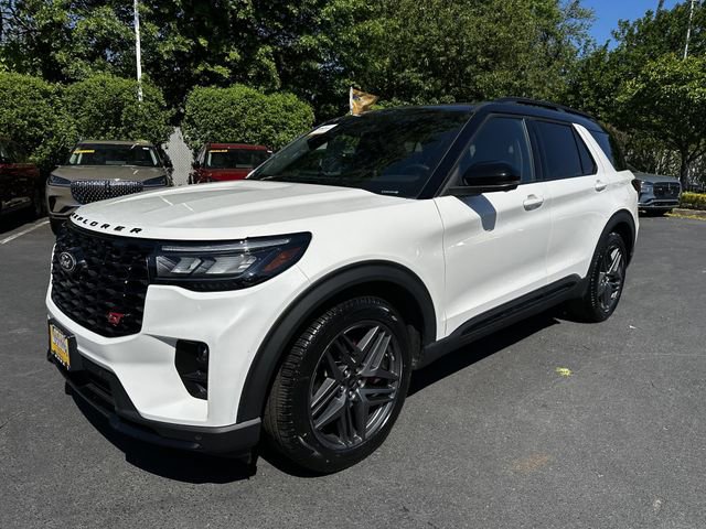 Certified 2025 Ford Explorer ST AWD/4WD image 9