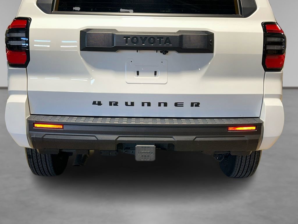 Used 2025 Toyota 4Runner SR5 AWD/4WD image 5