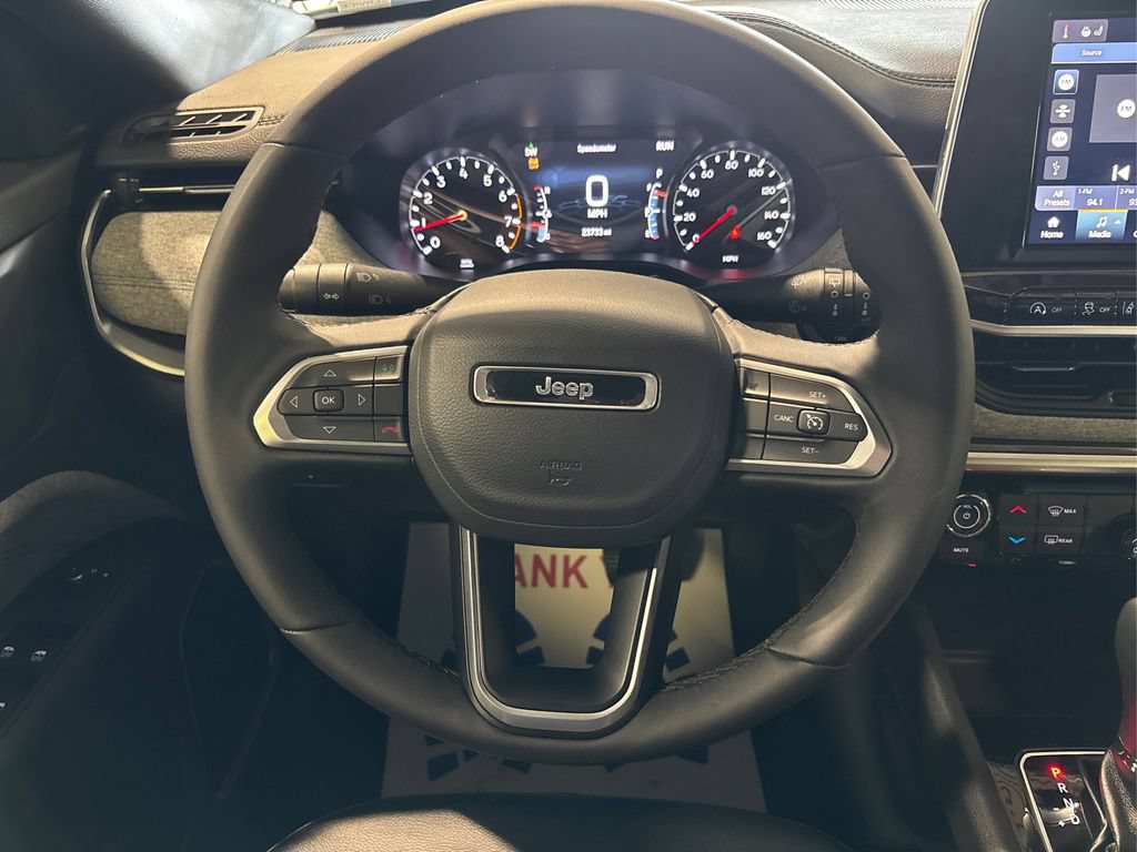 Used 2025 Jeep Compass Latitude AWD/4WD image 28