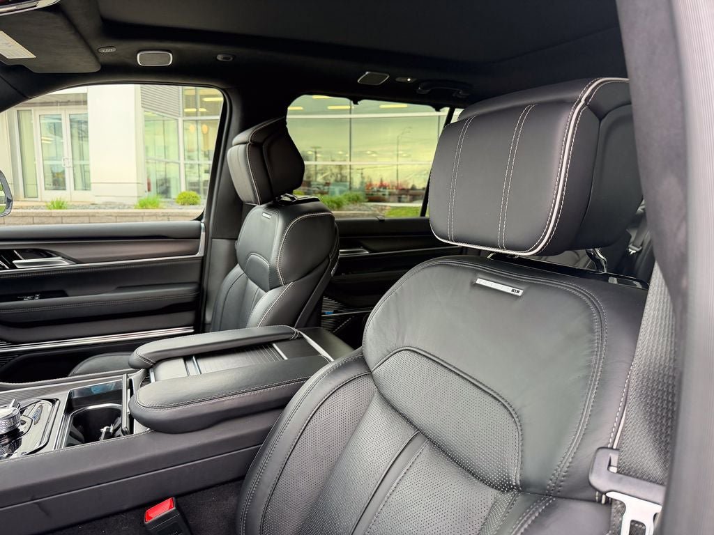 Used 2025 Jeep Grand Wagoneer L Series II Obsidian w/ Quick Order Packagew 28T AWD/4WD image 10