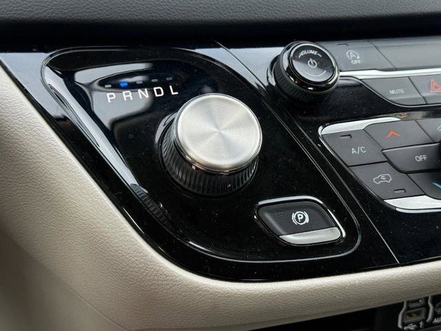 Used 2022 Chrysler Voyager LX FWD image 19