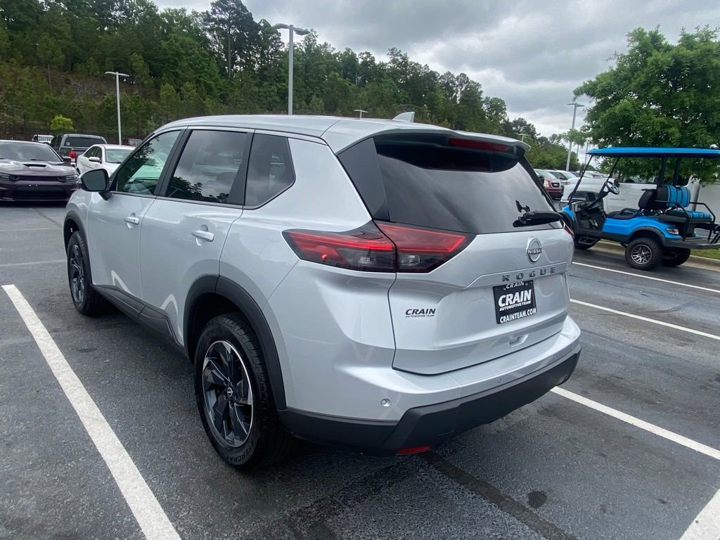 Used 2025 Nissan Rogue SV FWD image 5