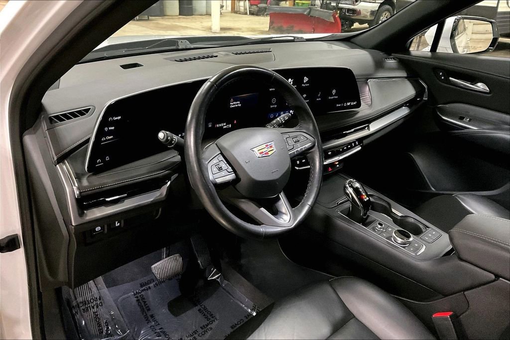 Used 2024 Cadillac XT4 Premium Luxury image 13