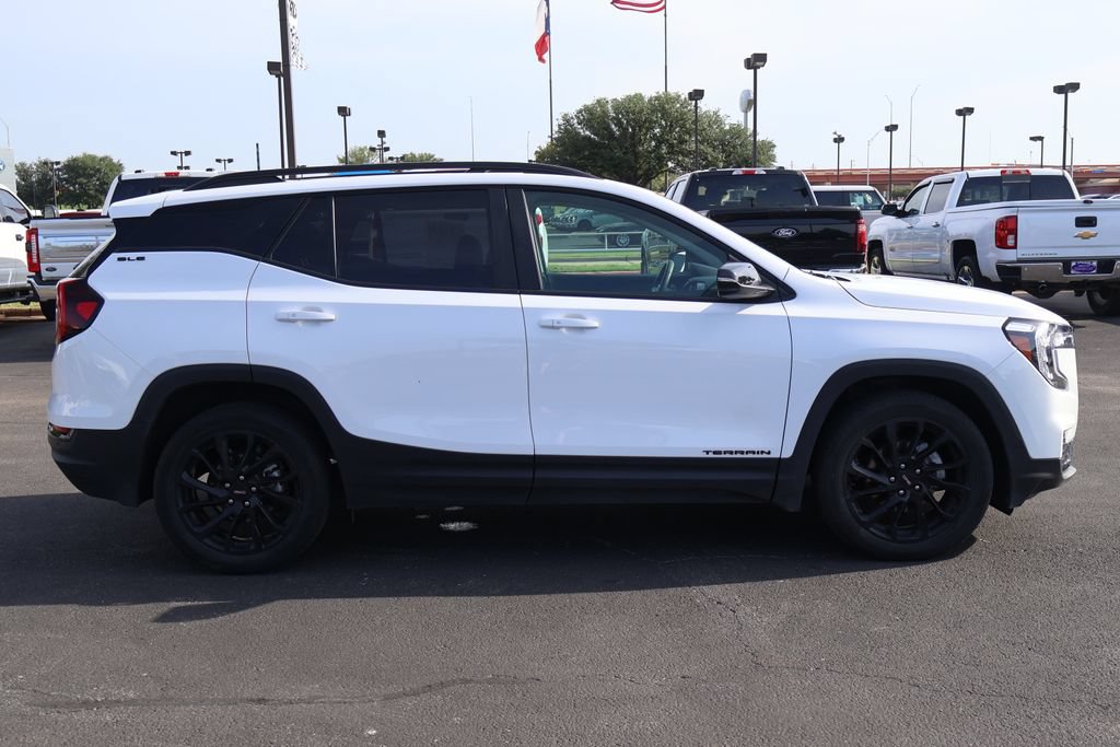 Used 2023 GMC Terrain SLE w/ Driver Convenience Package FWD image 15