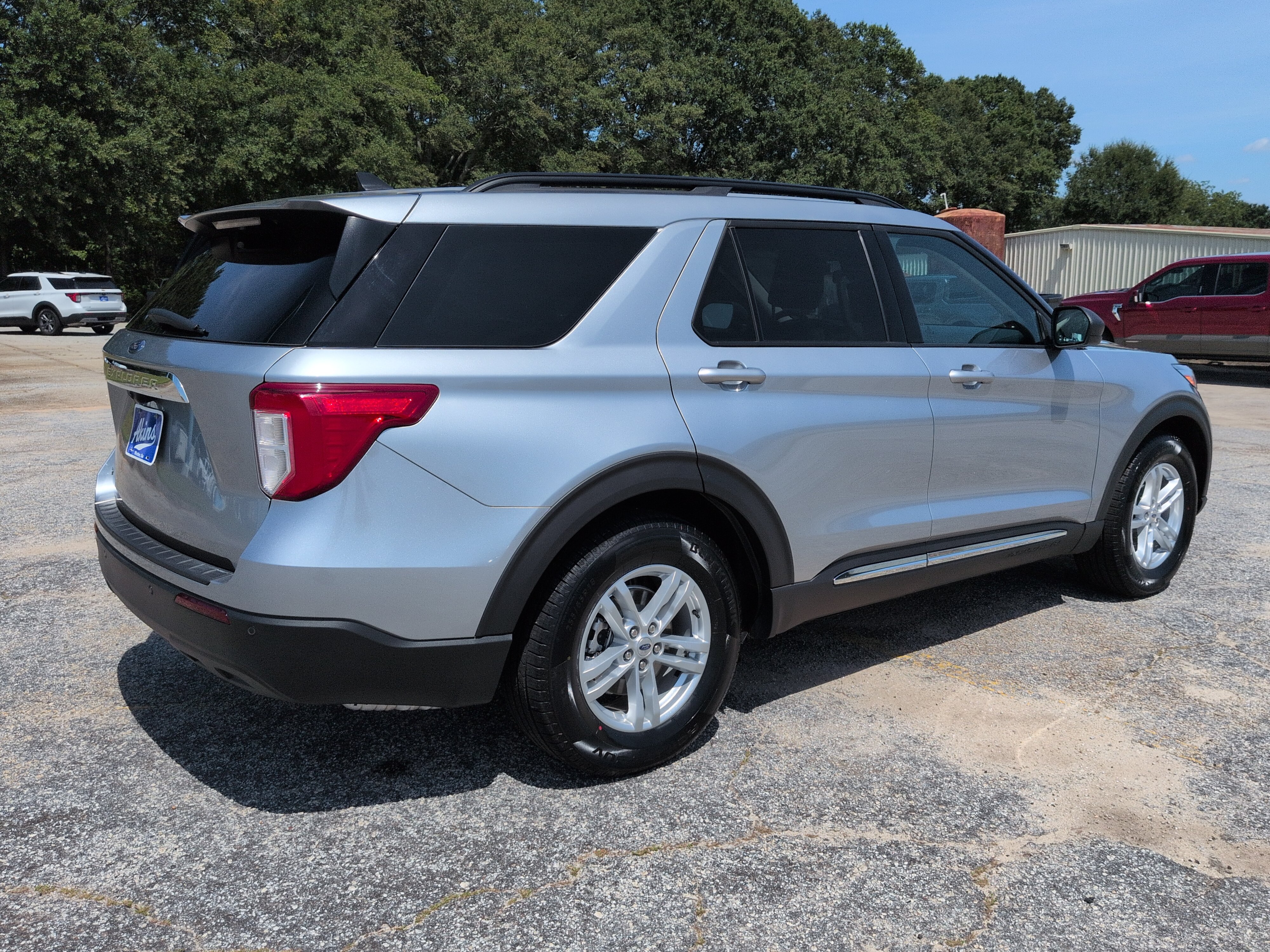 Certified 2023 Ford Explorer XLT RWD image 3