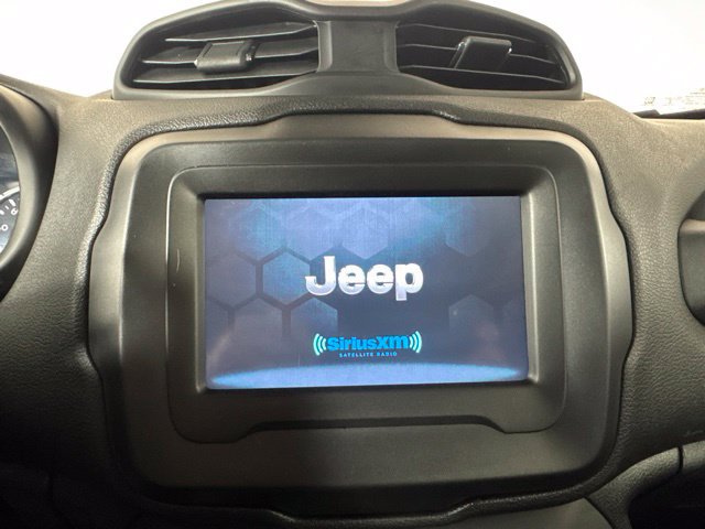Used 2018 Jeep Renegade Latitude FWD image 14