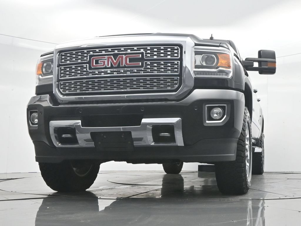 Used 2019 GMC Sierra 2500 Denali w/ Duramax Plus Package AWD/4WD image 32
