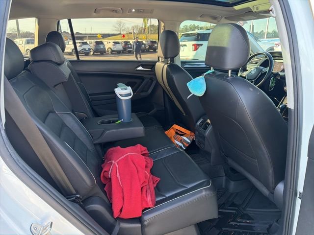 Used 2018 Volkswagen Tiguan SEL Premium image 16