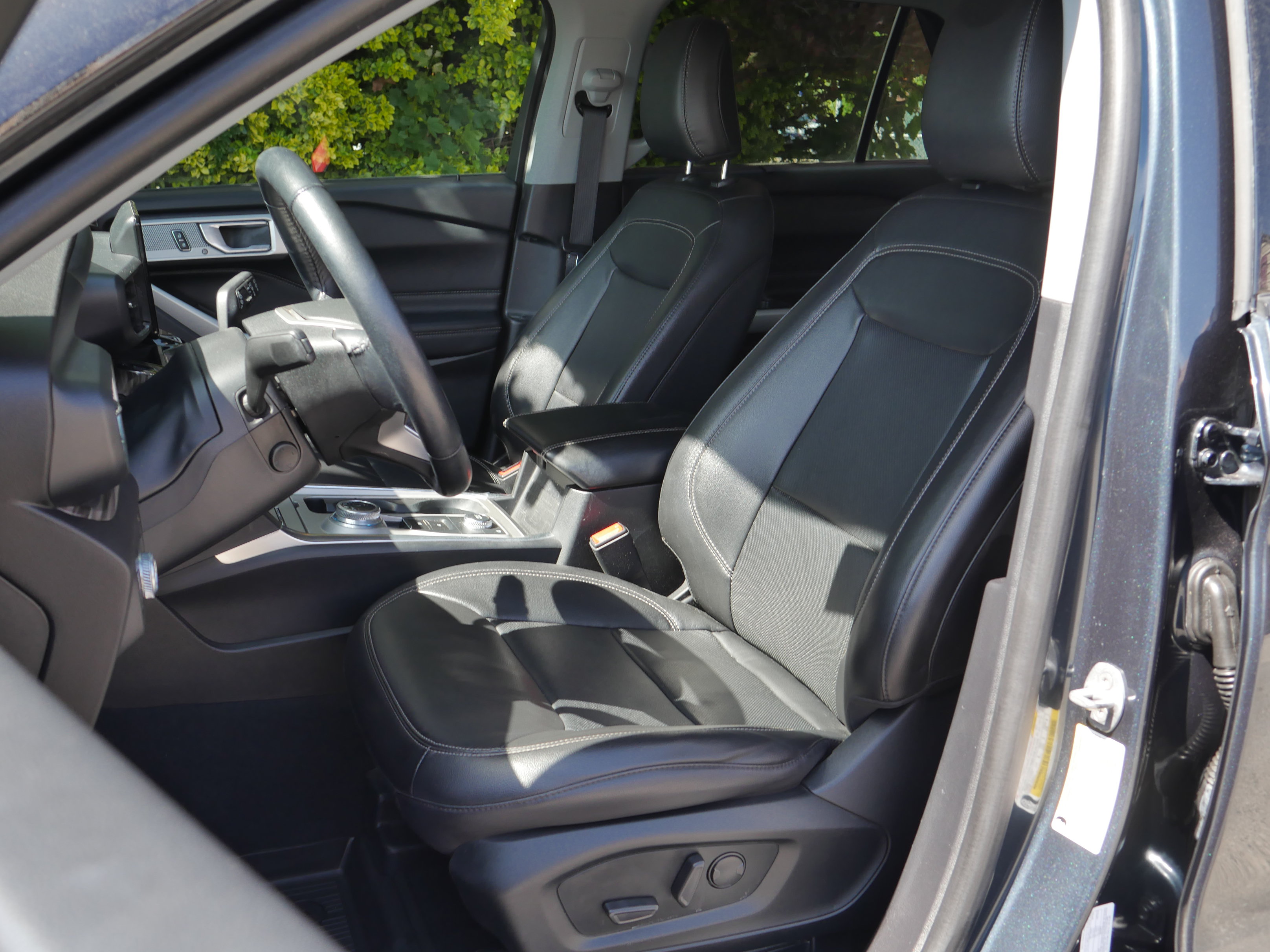 Certified 2022 Ford Explorer Limited AWD/4WD image 35