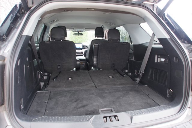 Certified 2022 Ford Explorer XLT w/ Equipment Group 202A image 17