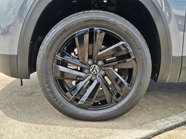 Used 2022 Volkswagen Atlas Cross Sport SE FWD image 10