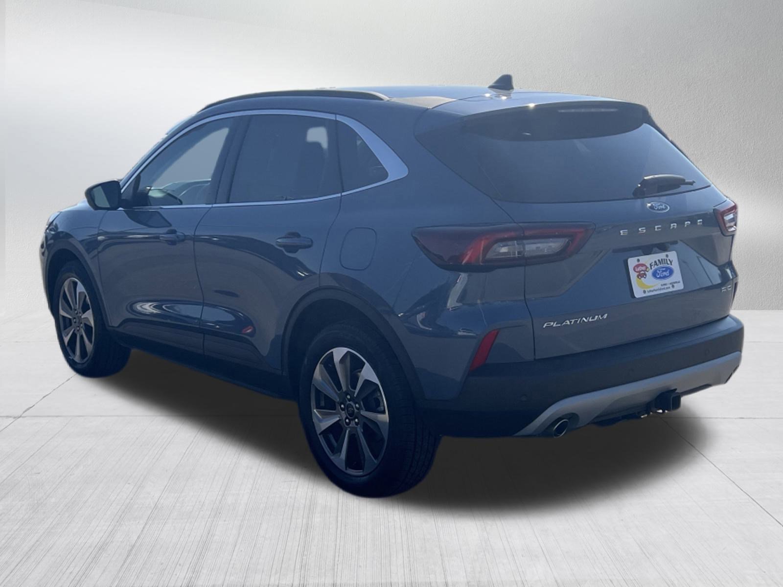 Certified 2023 Ford Escape Platinum w/ Class II Trailer Tow Package image 3